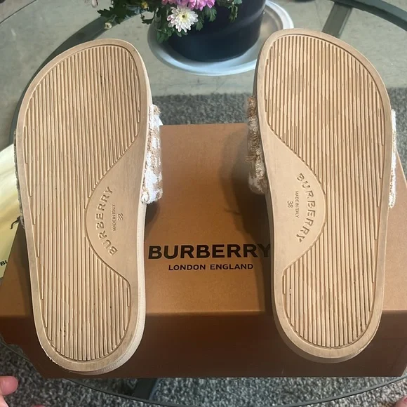 Authentic furley Burberry Slides - Picture 4 of 13